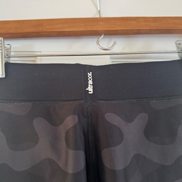 Ultracore Size Large came leggings with double velvet strip on sides - Picture 3 of 6